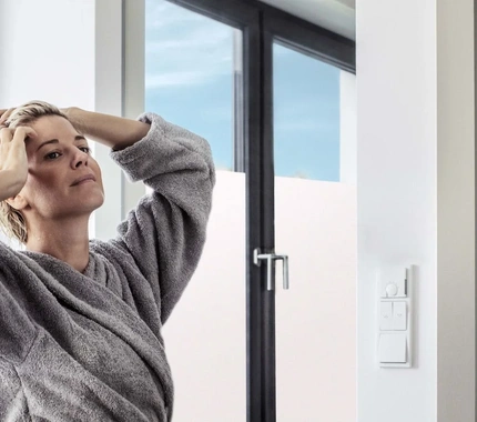 REHAU Smart Privacy – Jūsu logs vizuālai aizsardzībai lielākajam privātumam