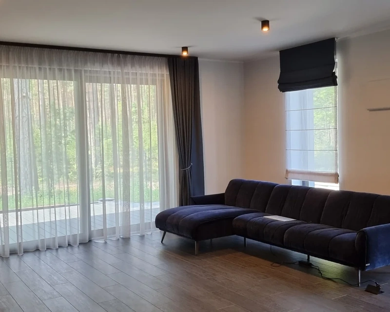 Plastmasas logi un durvis